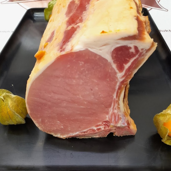 Kasseler Karbonade mit Knochen im Stück